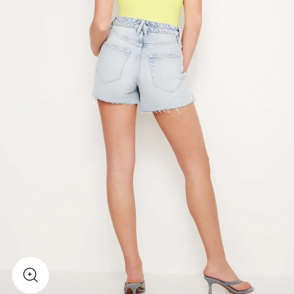 Good American “Bombshell shorts” in dark gray - Picture 8 of 8